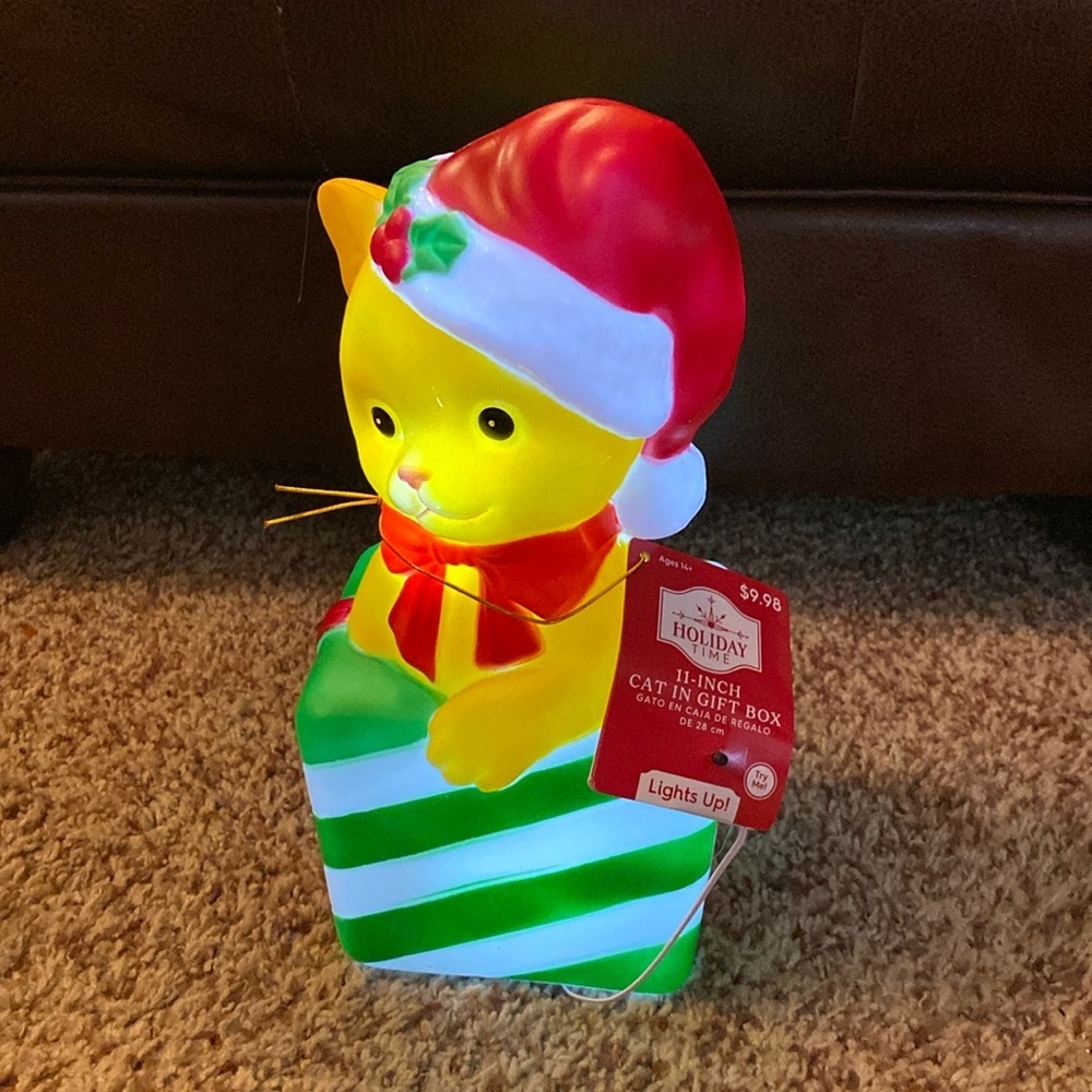 Holiday Time 11”- inch Blow Mold Cat with Present Lights Up. New